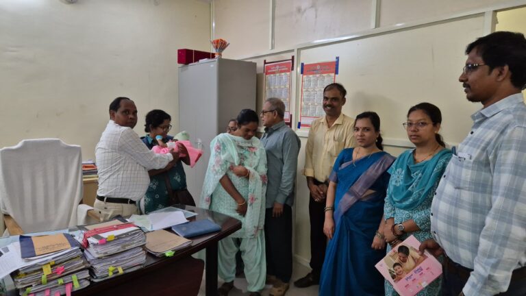 ଗଜପତିରୁ ପୋଷ୍ୟ ସନ୍ତାନ ଗ୍ରହଣ କଲେ ପଶ୍ଚିମ ବଙ୍ଗ ରାଜ୍ୟର ଏକକ ମାତୃ ପରିବାର ।