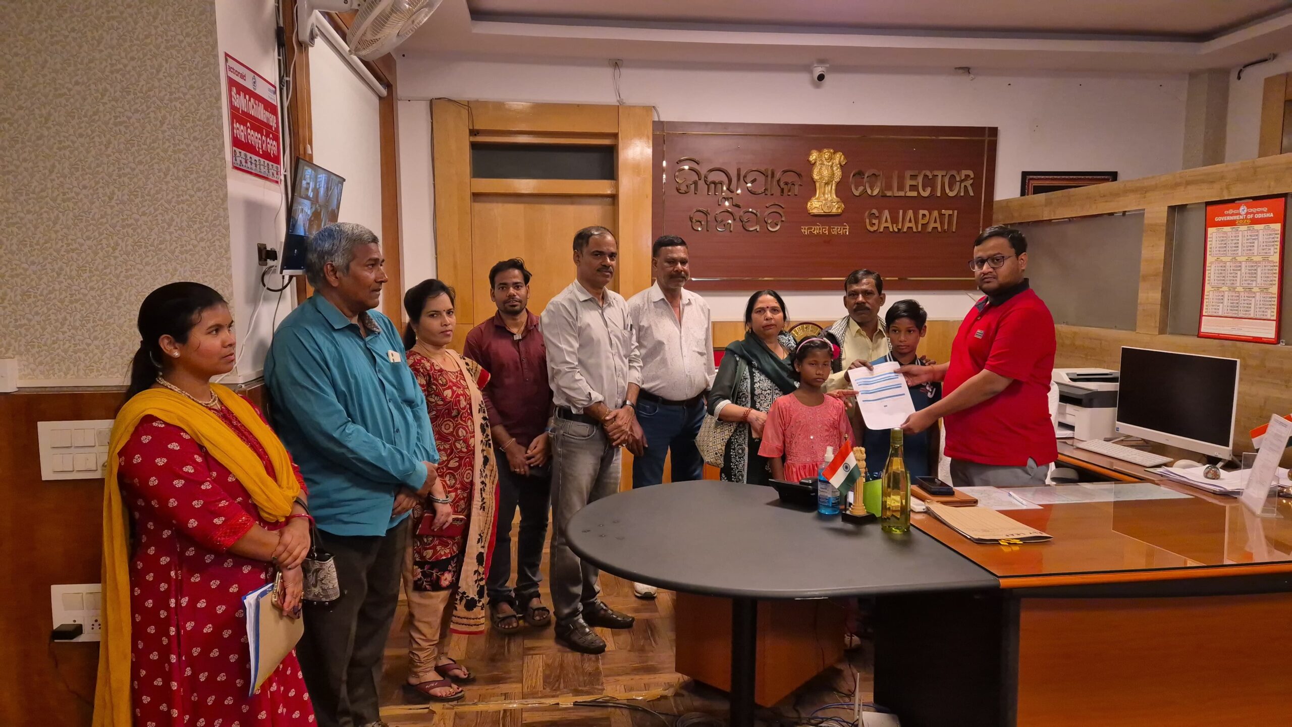 ଗଜପତିରୁ ପୋଷ୍ୟ ସନ୍ତାନ ଗ୍ରହଣ କଲେ ଉତ୍ତର ପ୍ରଦେଶ ରାଜ୍ୟର ଦମ୍ପତି