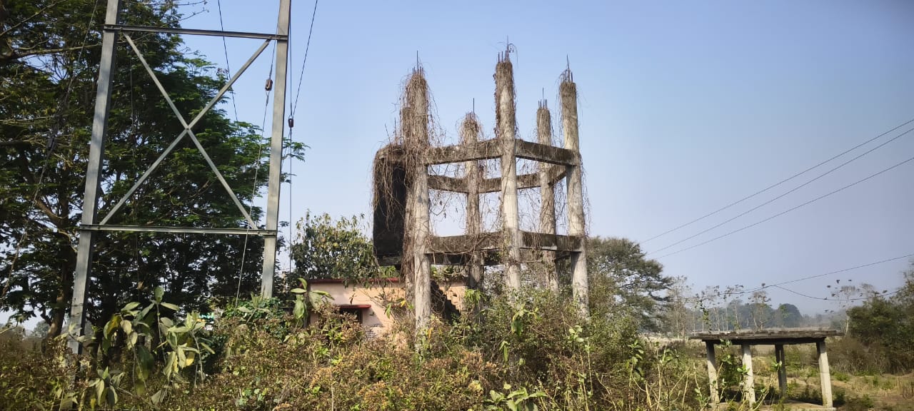 ଏକମାତ୍ର ନଳକୂଅର ଗୋଳିଆ ପାଣି ଭରସାଅନୁଦାନ ମିଳୁ ନ ଥିବାରୁ କାମ ବନ୍ଦ: ଯନ୍ତ୍ରୀ ।