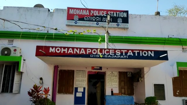 ଦୁଷ୍କର୍ମ ପୀଡିତା ୧୩ ବର୍ଷର ନାବାଳିକା ଗର୍ଭବତୀ, ଗିରଫ ଭୟରେ ଅଭିଯୁକ୍ତ ଫେରାର ।