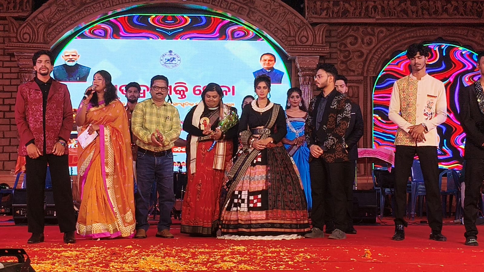 ଜଗନ୍ନାଥଙ୍କ ଜଣାଣ ଭଜନ ଗୀତରେ ଫ୍ୟାସନ୍ ଶୋ ପ୍ରଦର୍ଶନ, ତୀବ୍ର ପ୍ରତିକ୍ରିୟାଅଧିକାରୀଙ୍କ ମତରଖିବା ସଭିଏଙ୍କୁ ଆଶ୍ଚର୍ଯ୍ୟ ଚକିତ ।