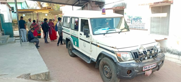 ଗୁମ୍ମା ଗୋଷ୍ଠୀ ସ୍ୱାସ୍ଥ୍ୟ କେନ୍ଦ୍ର ଠାରେ ମହାପ୍ରୟାଣ ଗାଡ଼ିର ବ୍ୟବସ୍ଥା ହେଲା ।