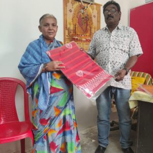 ମମତାର ହସ – ଆଶୀର୍ବାଦର ହାତ ବଢ଼ାଇଥିଲେ, ବଣିଆ ପରିବାର।