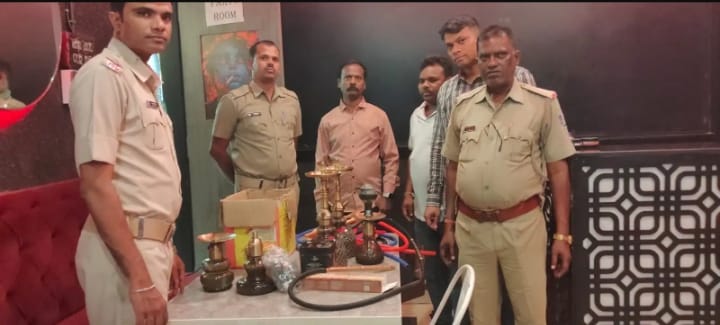 ଟାଉନ ଥାନା ପୋଲିସ ପକ୍ଷରୁ ହୁକ୍କା ଆଡ୍ଡା ଉପରେ ଚଢ଼ାଉ, ମାଲିକ ଗିରଫ ଓ ସରଞ୍ଜାମ ଜବତ।