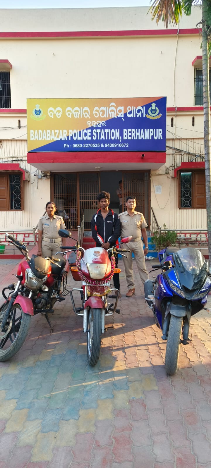 ମୋଟରସାଇକେଲ ଲୁଟେରା ଗିରଫ,୩ ମୋଟରସାଇକେଲ ଜବତ।