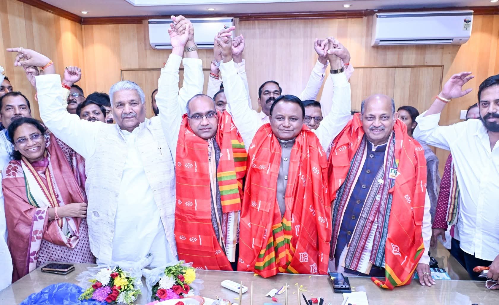 ରାଜ୍ୟସଭା ନିର୍ବାଚନରେ ବିଜୟୀ ମନମୋହନ ସାମଲ, ସୁଜିତ କୁମାର ଓ ଦିଲୀପ ରାୟଙ୍କୁ ଅଭିନନ୍ଦନ