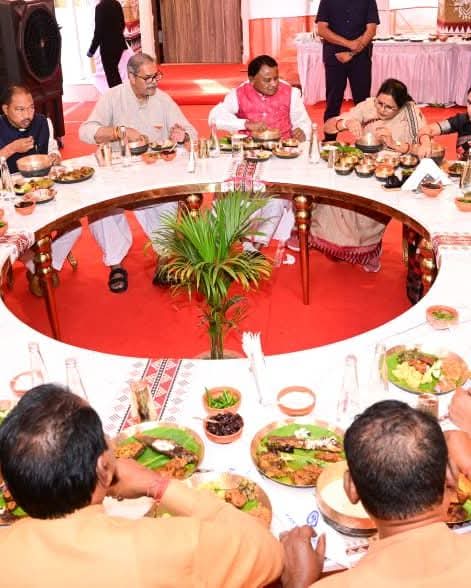 ବିଶ୍ୱ ପଖାଳ ଦିବସ ଅବସରରେ ପାନ୍ଥ ନିବାସରେ ଆୟୋଜିତ ପଖାଳ ପରବ କାର୍ଯ୍ୟକ୍ରମରେ ମୁଖ୍ୟମନ୍ତ୍ରୀ ଶ୍ରୀ ମୋହନ ଚରଣ ମାଝୀ