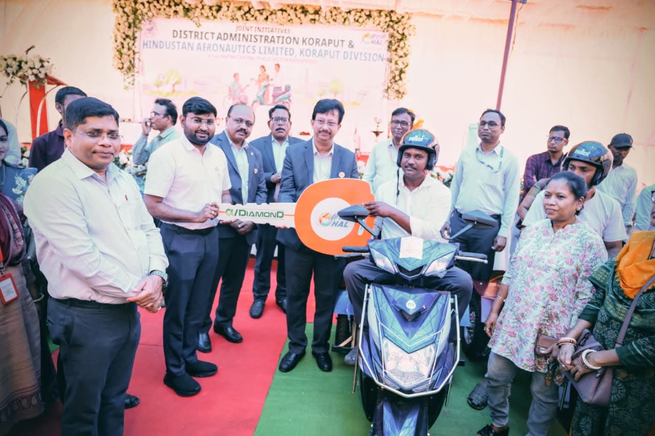 କୋରାପୁଟରେ ୮୪ ଭିନ୍ନକ୍ଷମଙ୍କୁ ଇଲେକ୍ଟ୍ରିକ୍ ସ୍କୁଟର ବଣ୍ଟନ:l