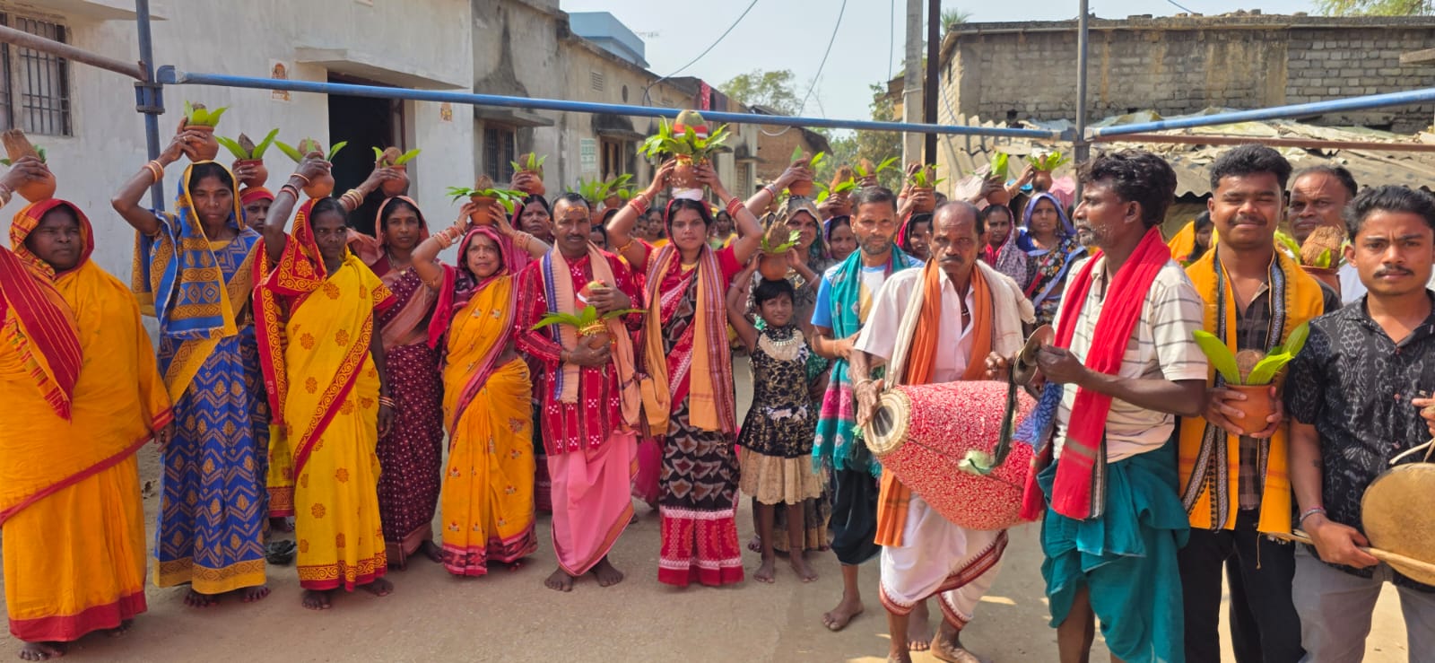 ଝରାପାଲି ଗ୍ରାମ ଠାରେ ଷୋଳହ ପ୍ରହରୀ ନାମଯଜ୍ଞ ଅନୁଷ୍ଠିତ ହୋଇଯାଇଛି।
