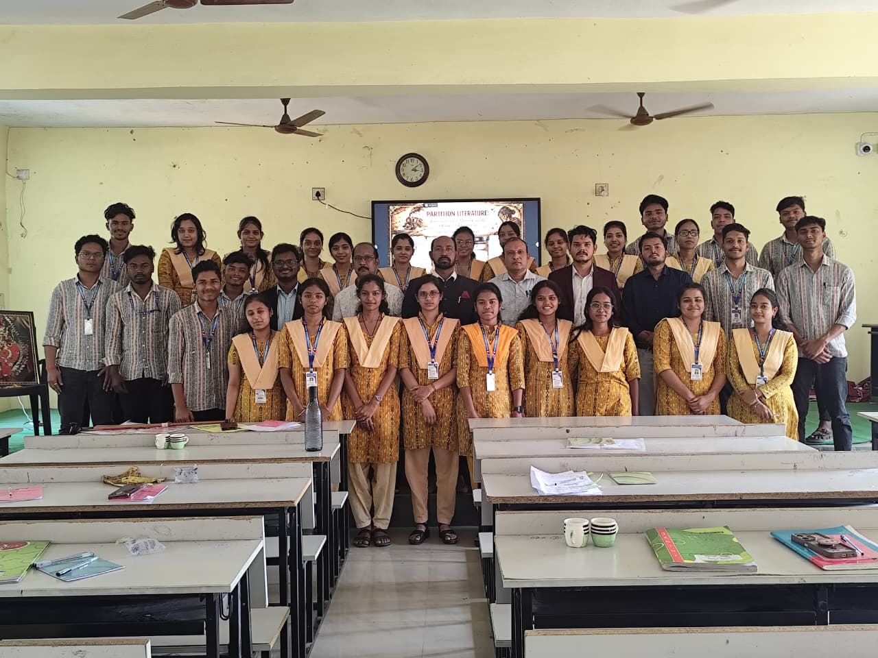 ବିଭାଜନ ସାହିତ୍ୟ ହେଉଛି ବିସ୍ଥାପନର ଏକ ଦଲିଲ ଲରମ୍ଭା କଲେଜରେ ଅନୁଷ୍ଠିତ ହେଲା ଇଂରାଜୀ ବିଭାଗର ପାଠଚକ୍ର :