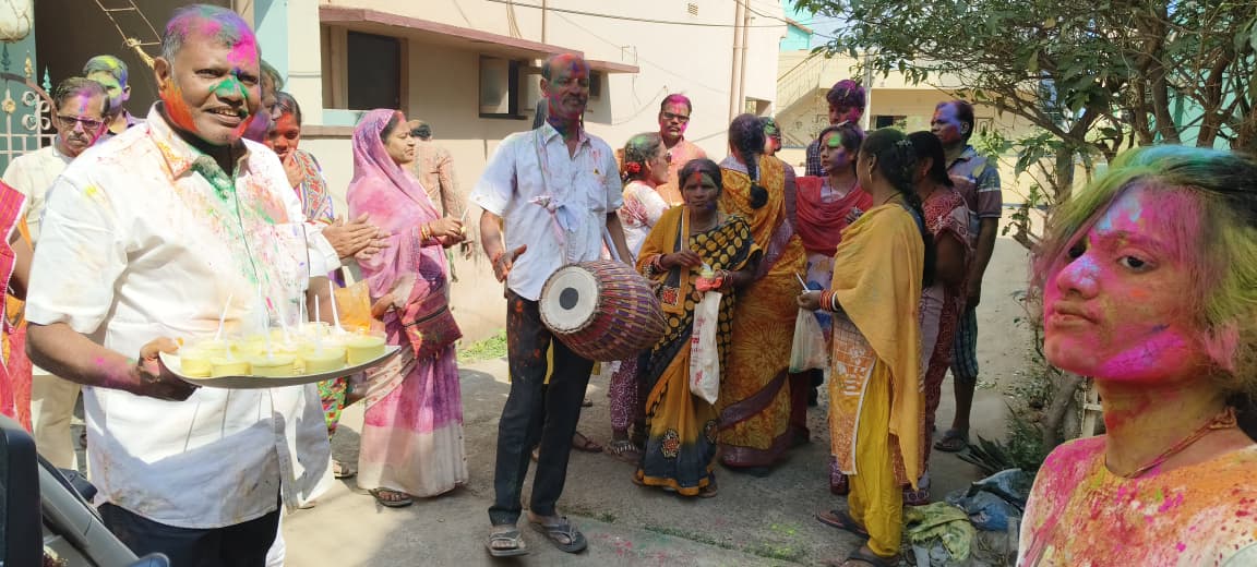 ଶ୍ରୀ ଦଧିବାମନ ଟ୍ରଷ୍ଟ ପକ୍ଷରୁ ହୋଲି ପର୍ବ ପାଳିତ