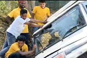 ଭାରସାମ୍ୟ ହରାଇ ଡ୍ରେନ୍‌ ଓ୍ବାଲ୍‌କୁ ଧକ୍କା ଦେଇ ଓଲଟି ପଡ଼ିଲା ବୋଲେରୋ, ଭିତରେ ଥିଲେ…