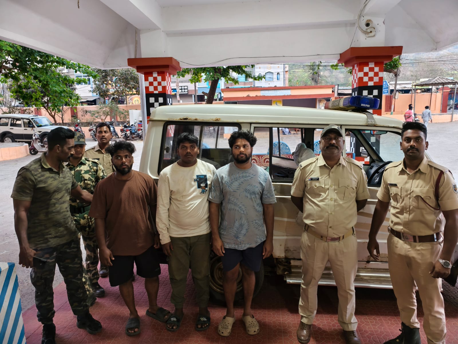 ସ୍ବାସ୍ଥ୍ୟ କର୍ମଚାରୀଙ୍କୁ ଆକ୍ରମଣ କରି ତିନି ଗିରଫ ।