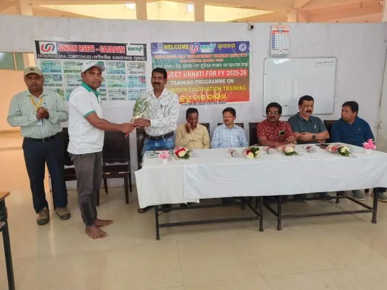 ୩୫ ପୁରୁଷ ଓ ମହିଳା ମାନଙ୍କୁ ଛତୁ ଚାଷ ତାଲିମର ଉଦଯାପନୀ।