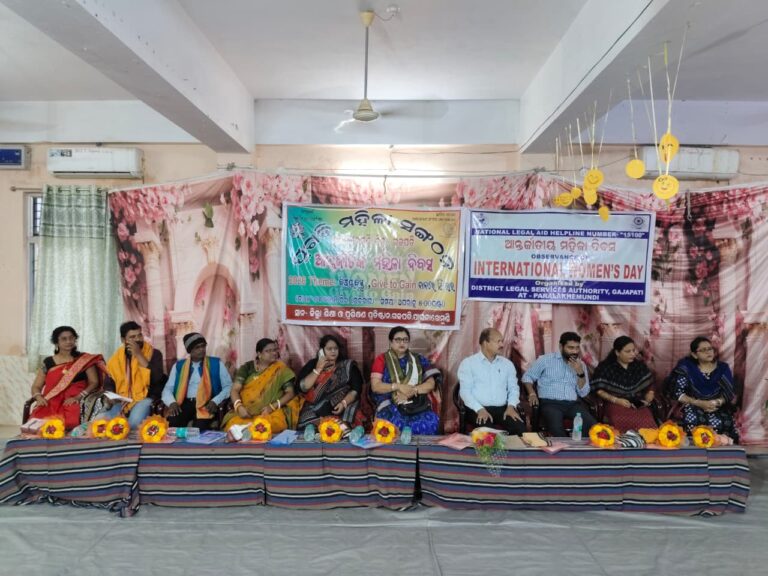 ନାରୀ ସଶକ୍ତି କରଣ ପାଇଁ ସମାଜର ସବୁ ବର୍ଗର ବ୍ୟକ୍ତିଙ୍କର ଅବଦାନ ରହିଛି ।