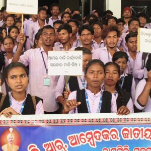 ଛାତ୍ର ବୃତ୍ତି ପାଇବାରୁ ବଞ୍ଚିତ ପ୍ରତିବାଦରେ ଜିଲ୍ଲାପାଳଙ୍କ କାର୍ଯ୍ୟାଳୟ ସମ୍ମୁଖରେ ବିକ୍ଷୋଭ ।