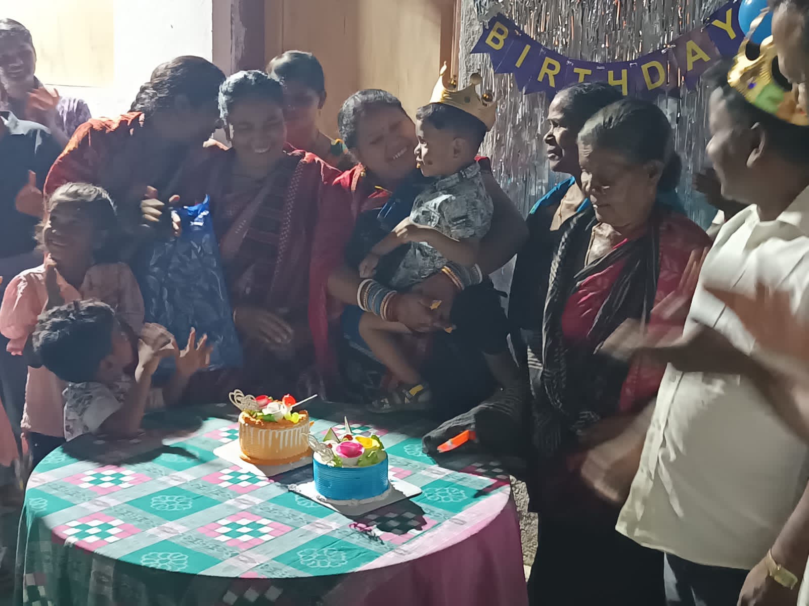 ଅଜା–ନାତିଙ୍କ ଜନ୍ମଦିନ ବୃଦ୍ଧାଶ୍ରମରେ ନିଆରା ଭାବେ ପାଳନ ହୋଇଯାଇଛି।