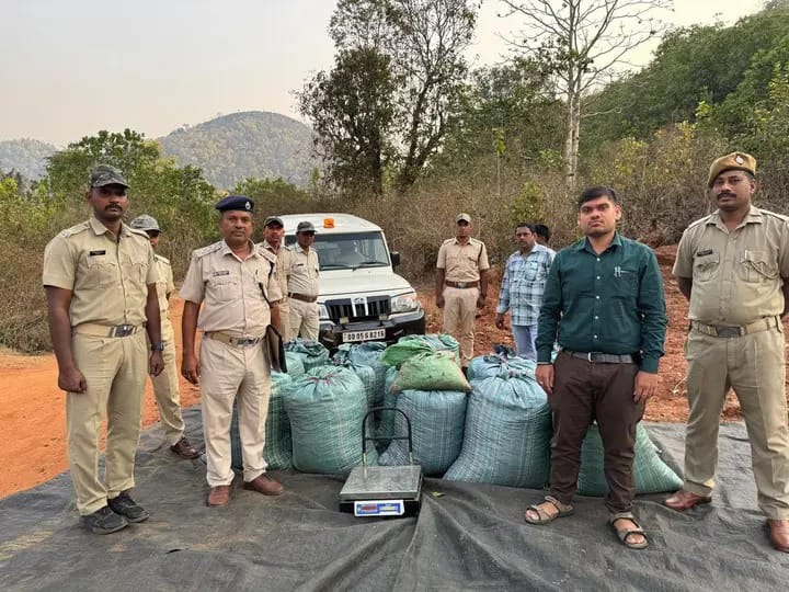 ବିଭିନ୍ନ ସ୍ଥାନରେ ପୁଲିସ ଚଢାଉ, ଲକ୍ଷାଧିକ ଟଙ୍କାର ଗଞ୍ଜେଇ ଜବତ ।