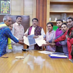 ନୂଆଦିଲ୍ଲୀରେ କେନ୍ଦ୍ରମନ୍ତ୍ରୀ ଶ୍ରୀ ଜୁଏଲ ଓରାମ ଙ୍କୁ ସାକ୍ଷାତ କେଲ ରାଷ୍ଟ୍ରିୟ ବିକାଶ ବଂଜାରା ମିଶନ ସଦସ୍ଯ ।