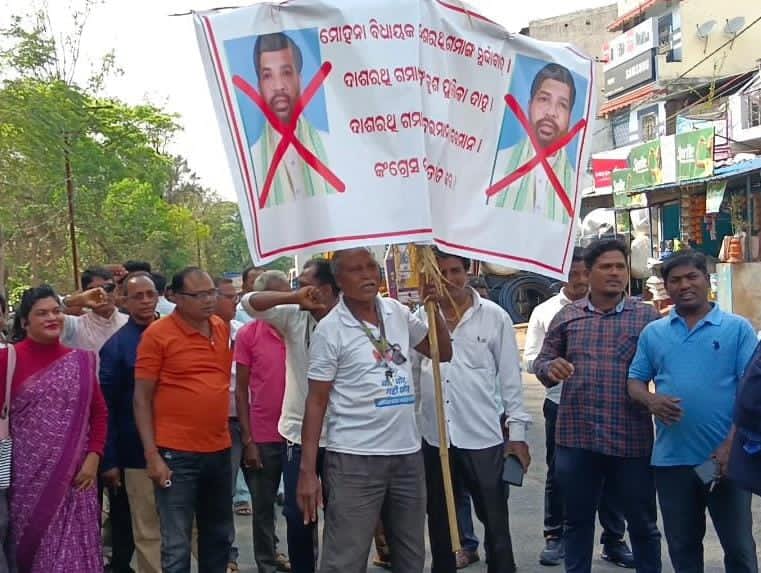 କ୍ରସ ଭୋଟିଂ ପରେ ଗଜପତି କଂଗ୍ରେସ ପ୍ରେମୀଙ୍କ ଠାରେ ତୀବ୍ର ଉଦବେଗ ଓ ପ୍ରତିବାଦ, କଂଗ୍ରେସକୁ ପୁଣି ସକ୍ଷମ କରିବା ପାଇଁ ଗୁଣୁପୁର ବିଧାୟକ ପର୍ଯ୍ୟବେକ୍ଷକ ଭାବେ ପହଁଚିଲେ ।