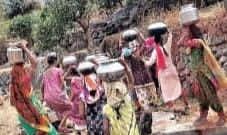 ଲାଇଲାଇରେ ପିଇବା ପାଣିର ସଙ୍କଟ….. ଲୋକେ 2 କିମି ପାଦ ଚଲାରେ ଯାଇ ଏକ ନାଳରୁ ସଂଗ୍ରହ କରୁଛନ୍ତି ପାଣି!