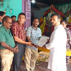 ପାରଳାରେ ଶ୍ରୀଜଗନ୍ନାଥଙ୍କ ନୂତନ ମନ୍ଦିର ନିର୍ମାଣ ପାଇଁ ପାରଳା ବିଧାୟକ 50 ଲକ୍ଷ ଟଙ୍କା ଅନୁଦାନ ଦେଲେ ।