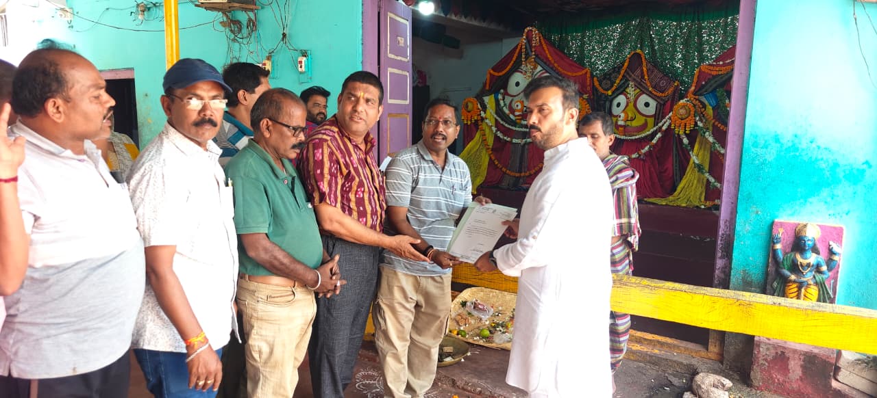 ପାରଳାରେ ଶ୍ରୀଜଗନ୍ନାଥଙ୍କ ନୂତନ ମନ୍ଦିର ନିର୍ମାଣ ପାଇଁ ପାରଳା ବିଧାୟକ 50 ଲକ୍ଷ ଟଙ୍କା ଅନୁଦାନ ଦେଲେ ।