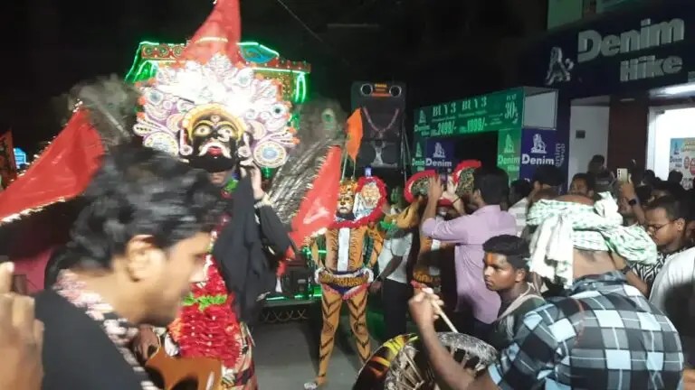 ପାରଳାଖେମୁଣ୍ଡିରେ ଶ୍ରୀରାମ ନବମୀ ଧୁମ୍‌ଧାମରେ ପାଳିତ । ପାରଳାଖେମୁଣ୍ଡିରେ ଶ୍ରୀରାମ ନବମୀ ଧୁମ୍‌ଧାମରେ