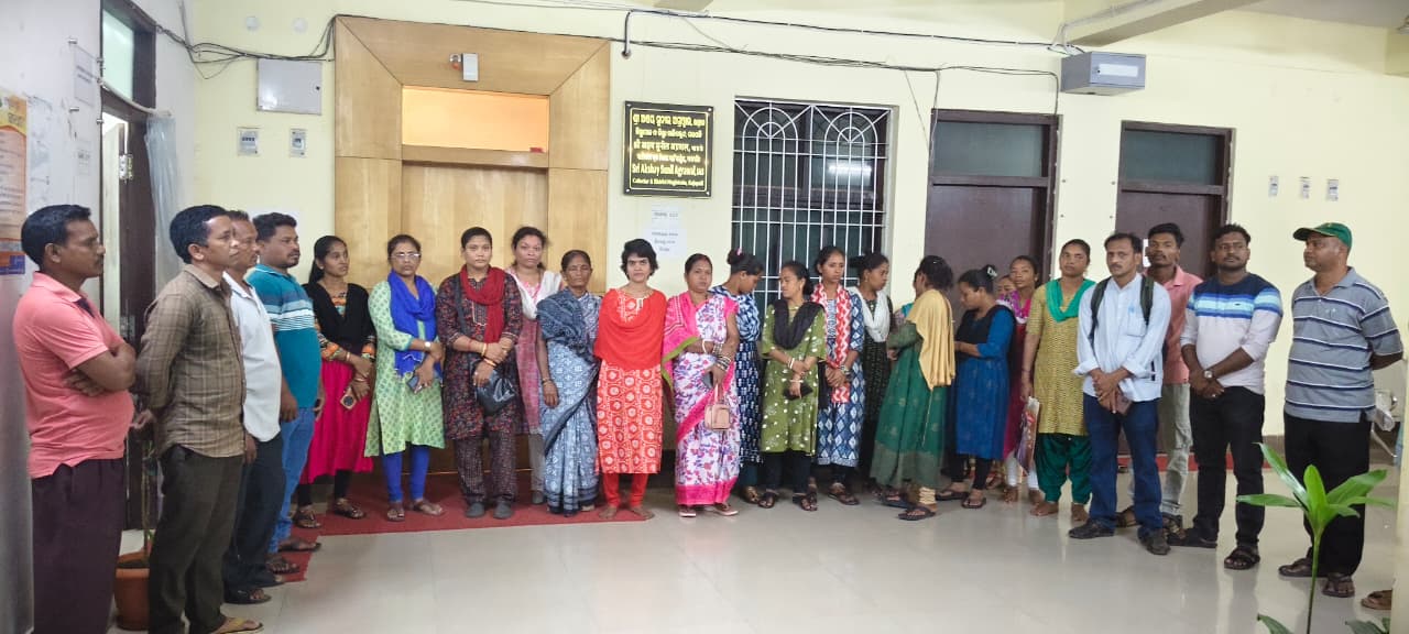 ଅନ୍ୱେଷା ଯୋଜନା ଅଧୀନରେ କାର୍ଯ୍ୟରତ କର୍ମଚାରୀଙ୍କୁ ଛଟେଇ ର ପ୍ରତିବାଦ ।