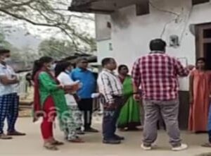 ଦୁର୍ଗମ ଗାଁରେ ହାଡଫୁଟି ଆତଙ୍କ ୧୦ରୁ ଉଦ୍ଧ୍ବ ଆକ୍ରାନ୍ତ, ମେଡିକାଲ୍ ଟିମ୍ ର ଚିକିତ୍ସା ଜାରି ।