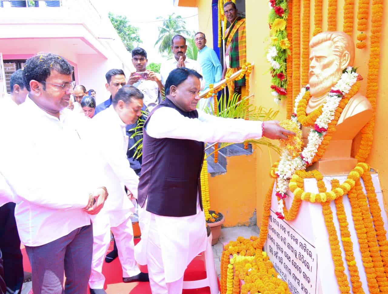 ଓଡ଼ିଶା ଦିବସ ଅବସରରେ ଉତ୍କଳମଣିଙ୍କ ଜନ୍ମପୀଠ ସୁଆଣ୍ଡୋରେ ମୁଖ୍ୟମନ୍ତ୍ରୀ ମୋହନ ଚରଣ ମାଝୀ।