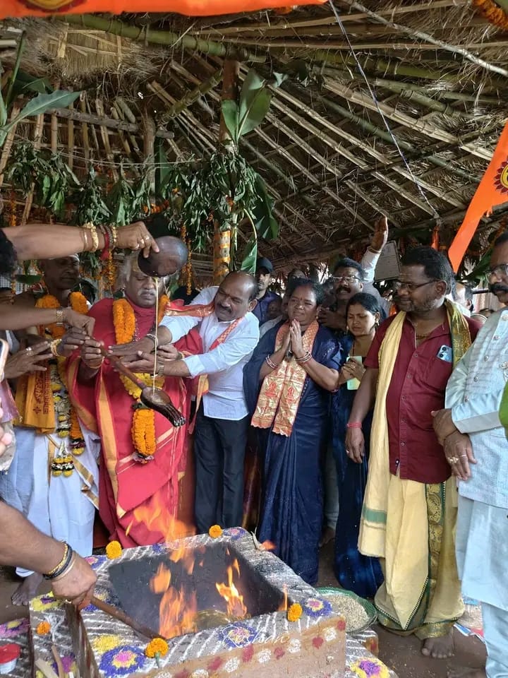 ଶ୍ରୀମଦ ବୀରତା ପୋଥୁଲୁରୀ ବୀରାବ୍ରାହ୍ମନ୍ଦ୍ର ସ୍ୱାମୀ ମନ୍ଦିର ପ୍ରତିଷ୍ଠା ର ପୁର୍ଣ୍ଣାହୁତି ଦିନ କୋଣ୍ଡା ବାବୁ ଙ୍କ ଆଶୀର୍ବାଦ ଭିକ୍ଷା