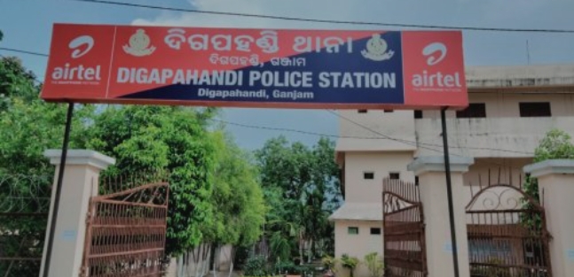 ପଥର ବୋଝେଇ ଟ୍ରାକ୍ଟର ଧକ୍କାରେ ଦୁଇ ଯୁବକ ପ୍ରାଣ ହରାଇଛନ୍ତି।