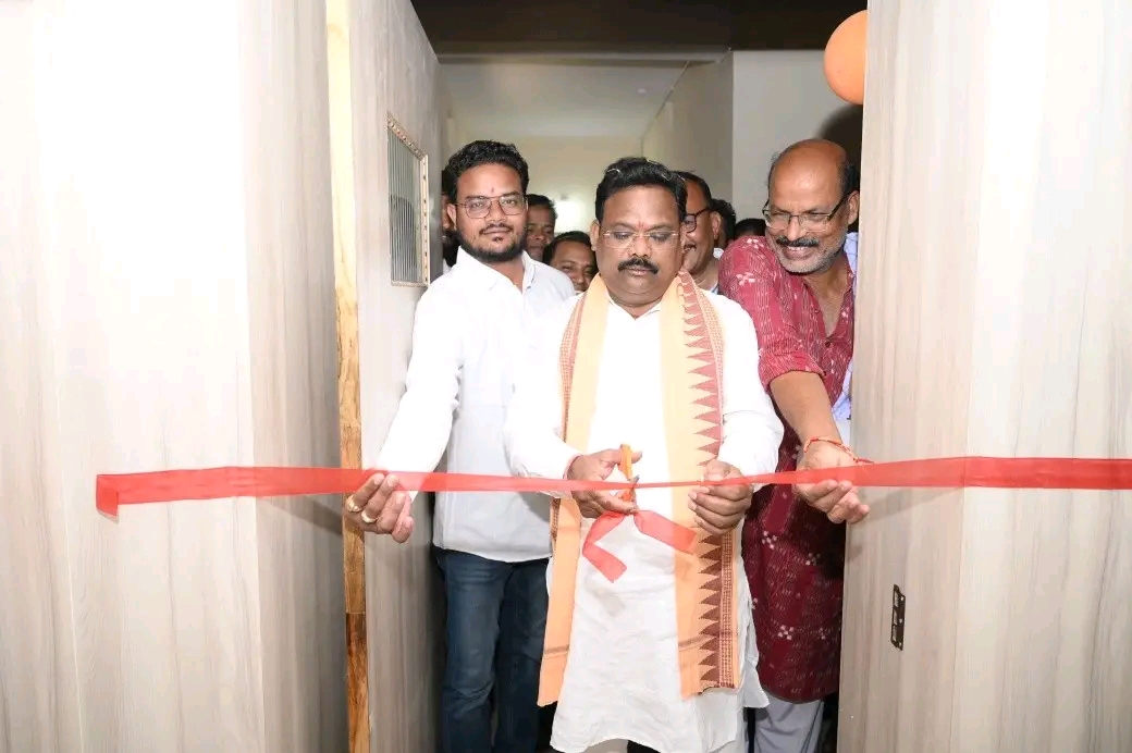 ବୁଗୁଡ଼ାରେ ଗୋଷ୍ଠୀ ଉନ୍ନୟନ ଅଧିକାରୀ ପ୍ରକୋଷ୍ଠର ଉନ୍ନତିକରଣ ଏବଂ ନୂତନ କନଫରେନ୍ସ ହଲର ଆଜି ଶୁଭ ଉଦଘାଟନ ହୋଇଛି।