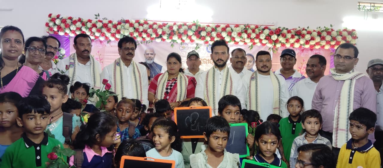 ଜିଲ୍ଲା ସ୍ତରୀୟ ପ୍ରବେଶ ଉତ୍ସବ ଏବଂ  ଖଡିଛୁଆଁ କାର୍ଯ୍ୟକ୍ରମ ସହ ସଚେତନତା ରଥର ଶୁଭାରମ୍ଭ