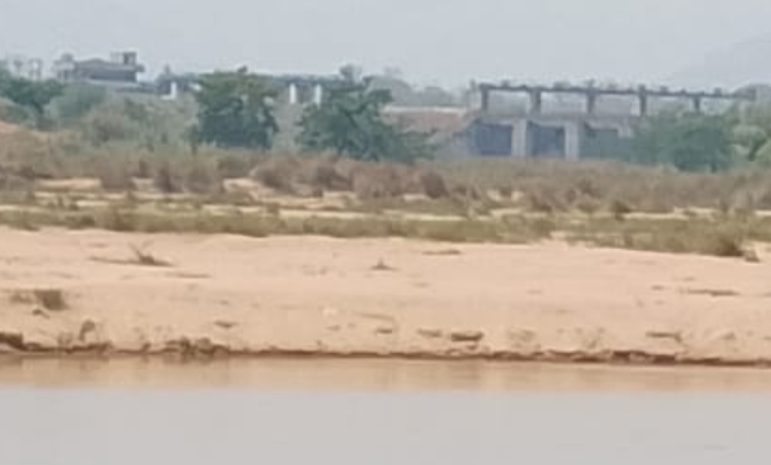 ନେରେଡି ବ୍ୟାରେଜ୍‌କୁ ସୁପ୍ରିମ୍‌କୋର୍ଟଙ୍କ ଗ୍ରୀନ୍ ସିଗ୍‌ନାଲ୍ କେନ୍ଦ୍ରମନ୍ତ୍ରୀଙ୍କ ଭିଡିଓ ଭାଇରାଲ୍ ପରେ ଗଜପତିରେ ଅସନ୍ତୋଷ।