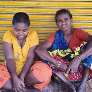 ପୁଅ ବହୁ ଘରୁ ଘଉଡାଇଦେଲା , ୧୫ ଦିନ ହେଲା ବାରଣ୍ଡାରେ ଆଶ୍ରୟ ନେଇଛନ୍ତି ମା ଓ ଦିବ୍ୟାଙ୍ଗ ଝିଅ ।