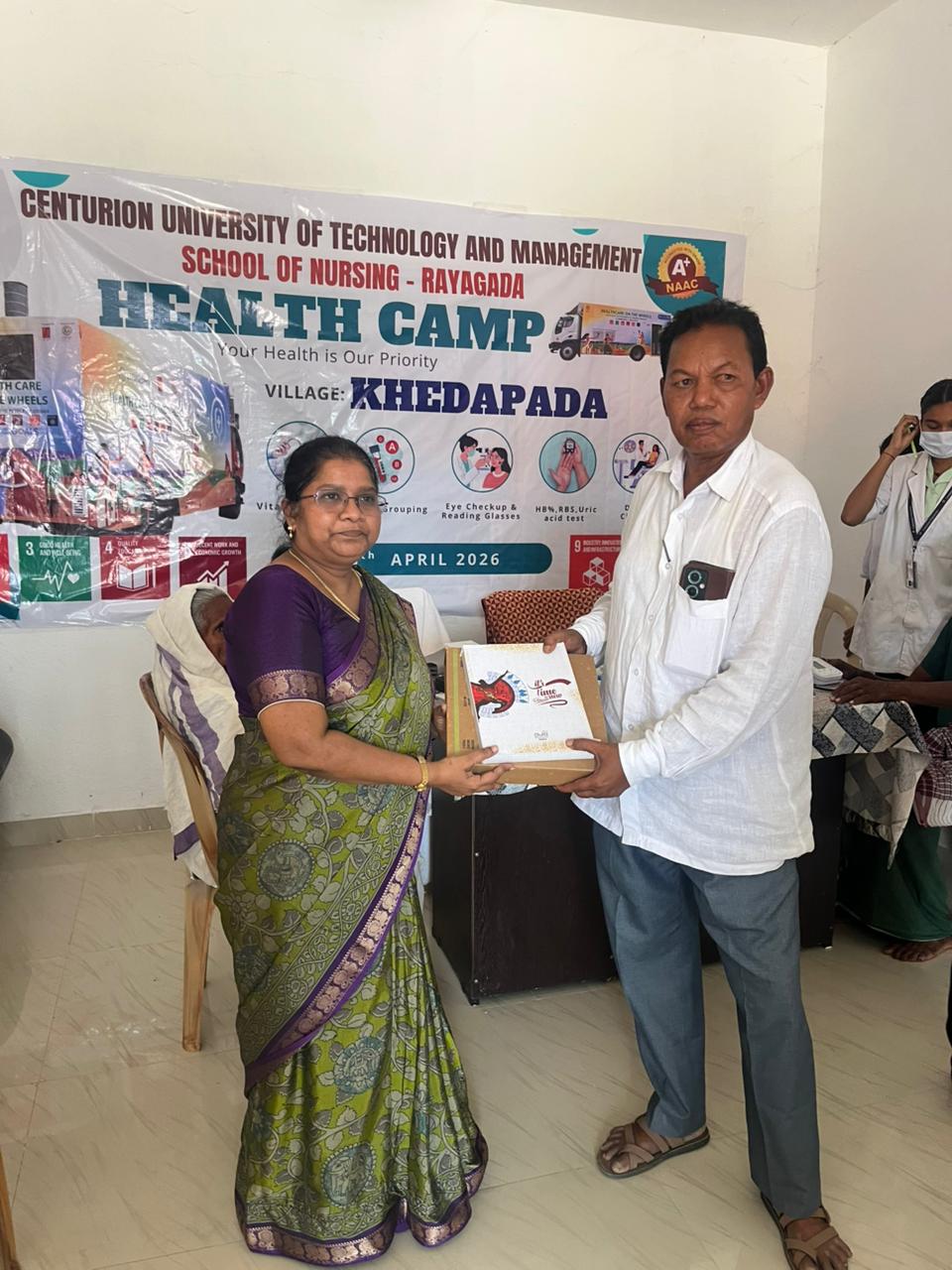 ଖେଦାପଡ଼ା ଗ୍ରାମରେ ସେଞ୍ଚୁରିଅନ ବିଶ୍ୱବିଦ୍ୟାଳୟ ପକ୍ଷରୁ ସ୍ୱାସ୍ଥ୍ୟ ଶିବିର ୧୦୦ରୁ ଅଧିକ ଗ୍ରାମବାସୀଙ୍କୁ ଚଷମା ବଣ୍ଟନ