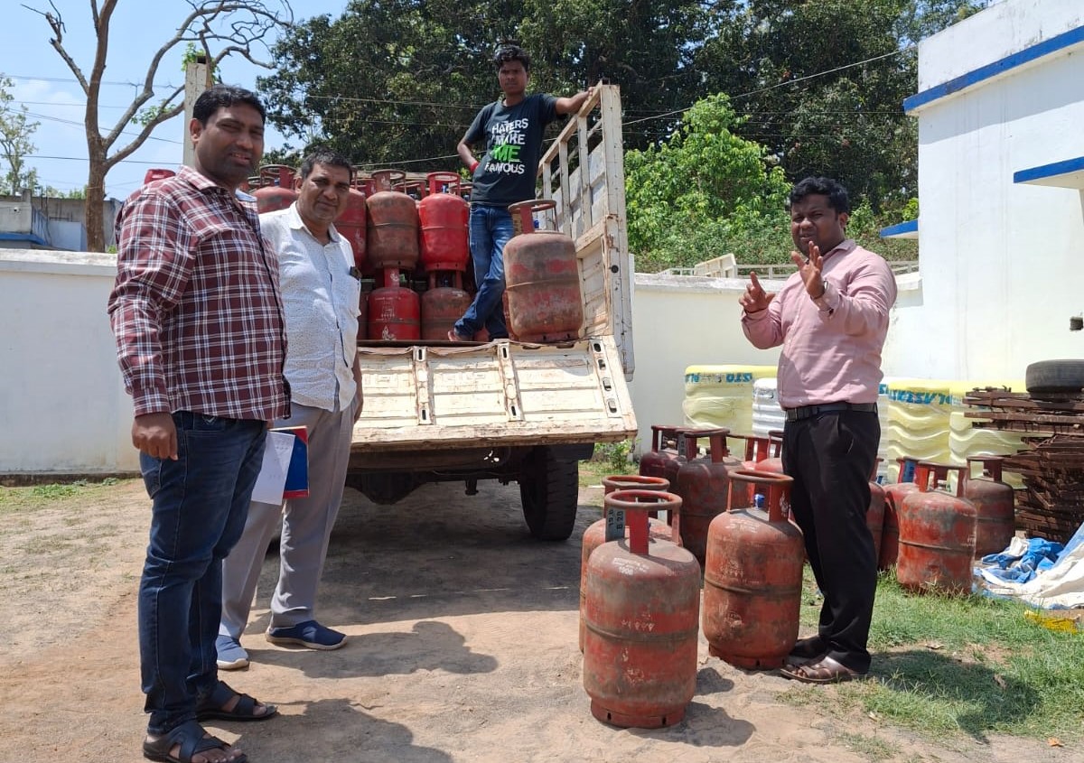 ୪୩ ଘରୋଇ ଗ୍ୟାସ ସିଲିଣ୍ଡର ଜବତ