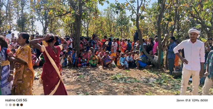 ଗୁଳି ଖାଇବୁ ପଛେ ଜମି ଦେବୁନାହିଁ: ରୋକଠୋକ୍‌ ଶୁଣାଇ ଦେଲେ ଅଞ୍ଚଳବାସୀ