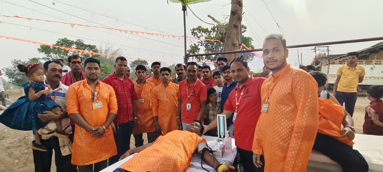 ହନୁମାନ ମନ୍ଦିର ପ୍ରତିଷ୍ଠା ଅବସର ରେ ରକ୍ତ ଦାନ ଶିବିର ୩୧ୟୁନିଟ ରକ୍ତ ସଂଗୃହୀତ ହୋଇଯାଇଛି