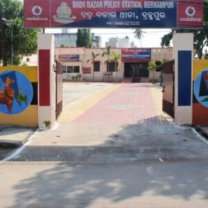 ଦୁଇ ପଡ଼ୋଶୀ ଗଣ୍ଡଗୋଳ ରେ ବଳି ପଡ଼ିଲେ ଯୁବକବଡ଼ବଜାର