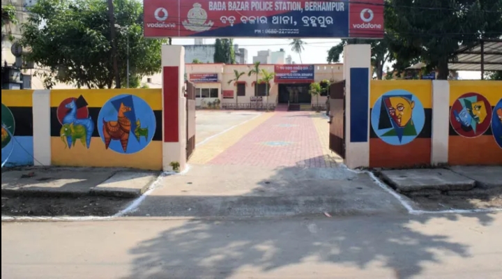 ଦୁଇ ପଡ଼ୋଶୀ ଗଣ୍ଡଗୋଳ ରେ ବଳି ପଡ଼ିଲେ ଯୁବକବଡ଼ବଜାର