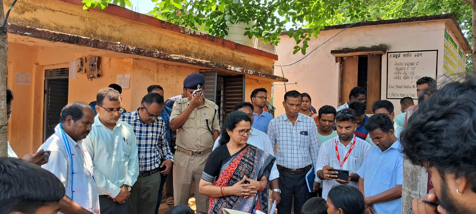 ସ୍କୁଲ ଗେଟ୍‌ ତଳେ ଚାପି ହୋଇ ୨ ଛାତ୍ରୀ ମୃତ୍ୟୁ ଘଟଣା: ହେଲା କାର୍ଯ୍ୟାନୁଷ୍ଠାନ, ପ୍ରଧାନଶିକ୍ଷକଙ୍କୁ