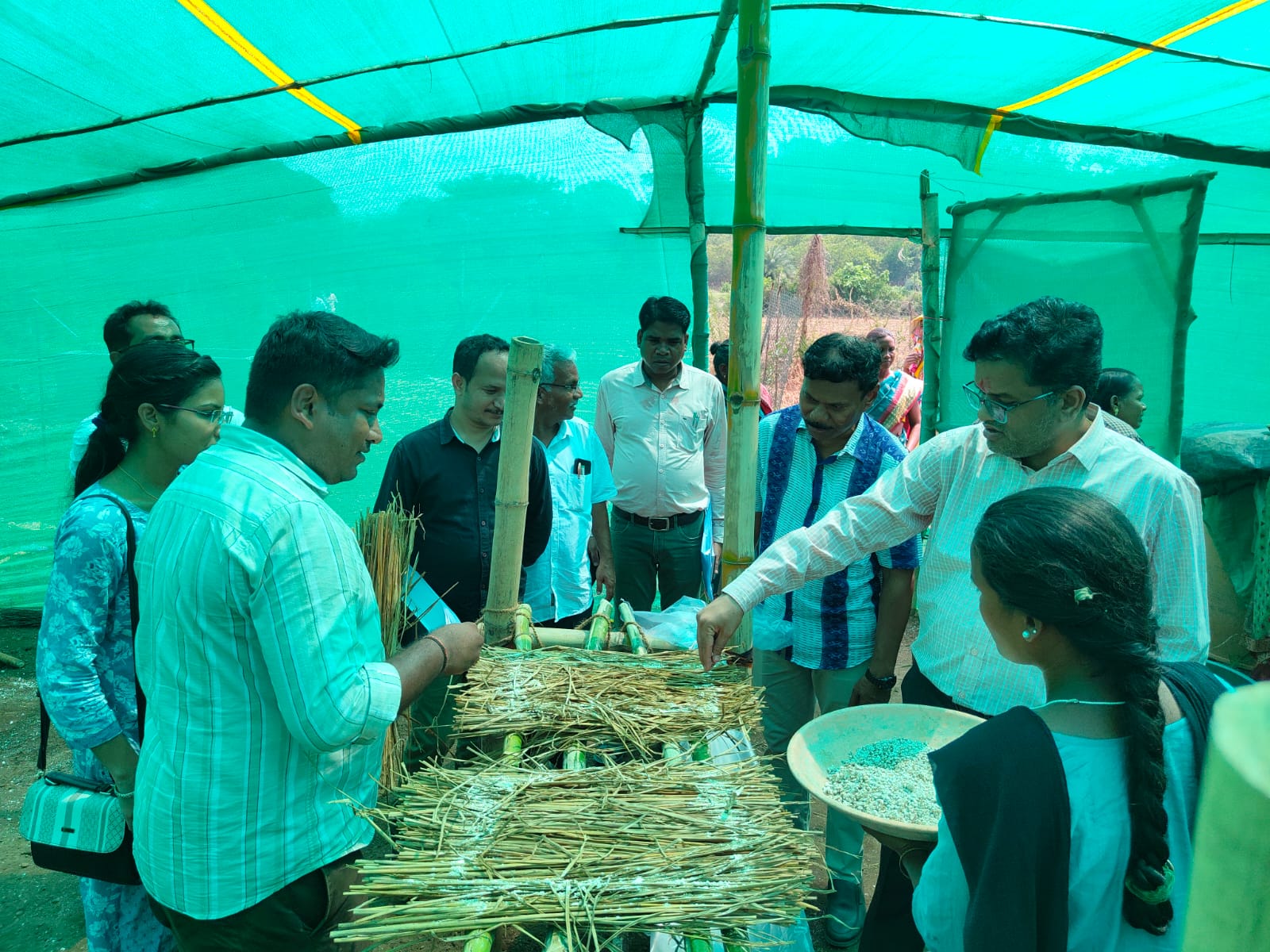 ରାମନାଗୁଡା ବ୍ଲକ ଗସ୍ତରେ ଶାସନ ସଚିବ: ଉନ୍ନୟନମୂଳକ କାର୍ଯ୍ୟର ସମୀକ୍ଷା.