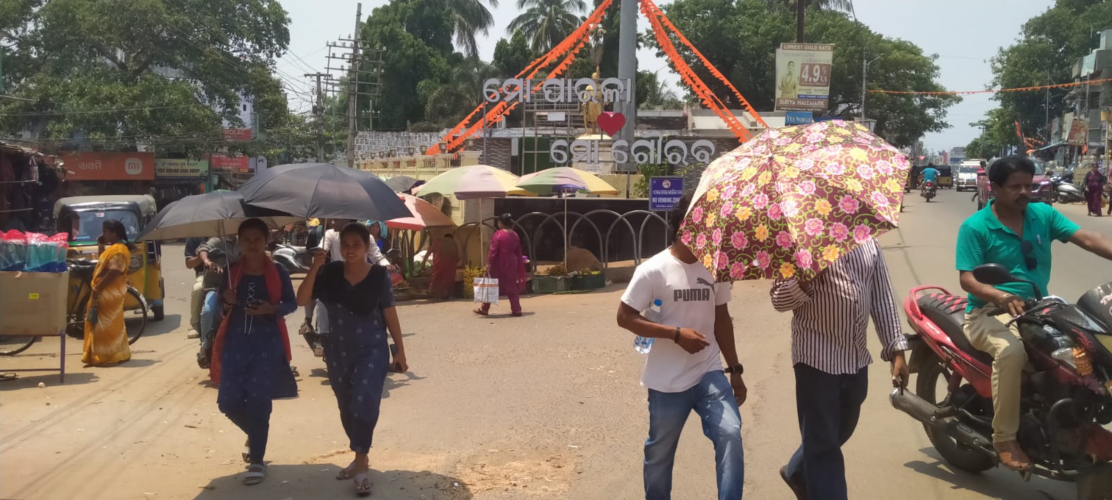 ପାରଳାଖେମୁଣ୍ଡିରେ ତାପମାତ୍ରା ୪୨ ଡିଗ୍ରୀରୁ ଅଧିକ ,ଜଳୁଛି ଗଜପତି; ଲୋକେ କଲବଲ ।