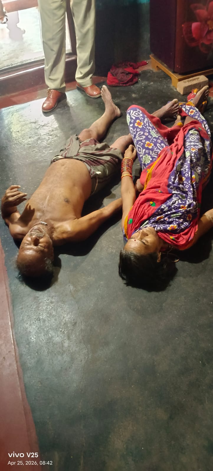 ଋଣ ଭାର ଓ ପୁଅର ମୃତ୍ୟୁର ଦୁଃଖ ସହିନପାରି ବୃଦ୍ଧ ଦମ୍ପତିଙ୍କ ଆତ୍ମହତ୍ୟା ସନ୍ଦେହ