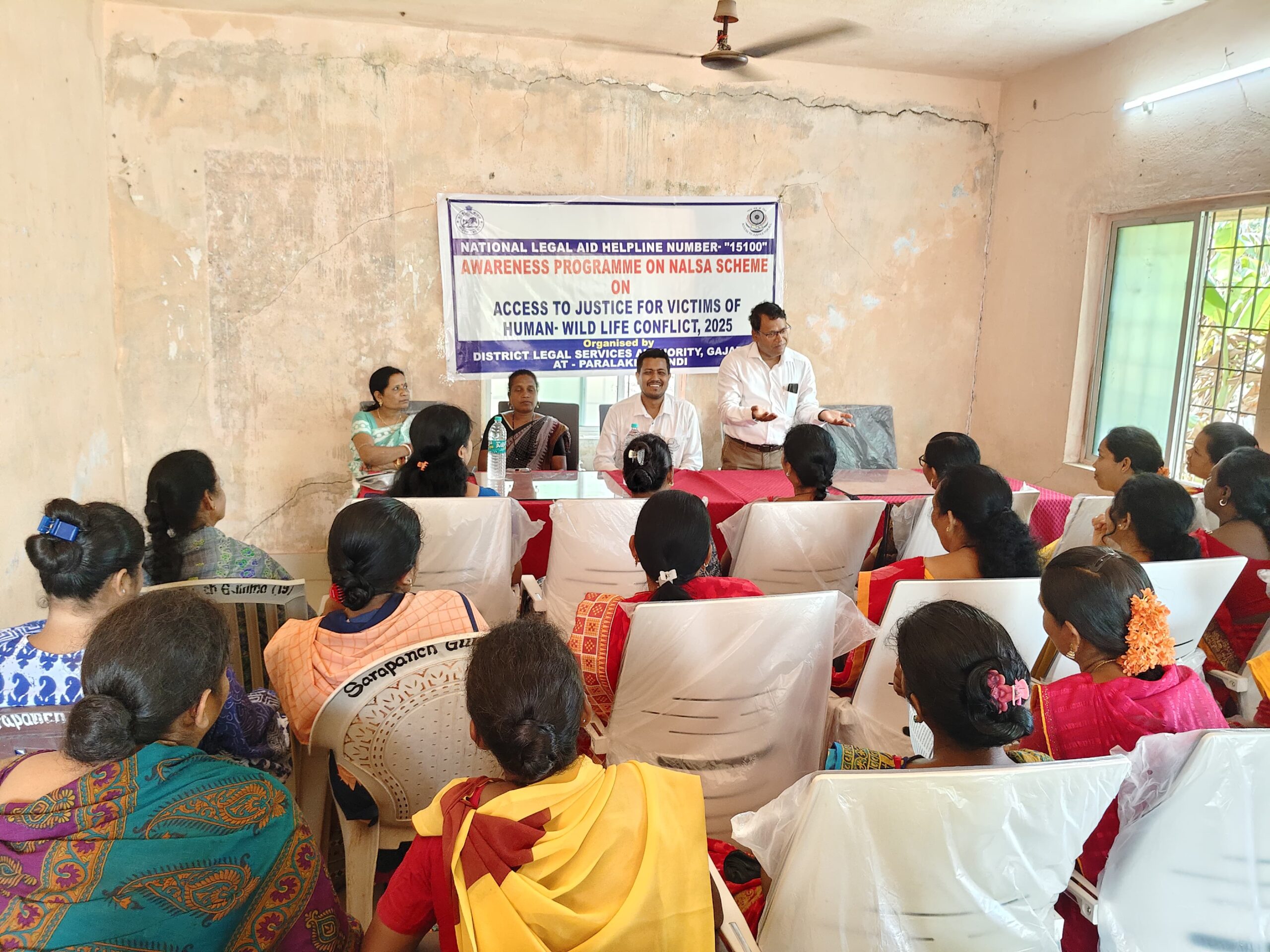 ମାନବ-ବନ୍ୟପ୍ରାଣୀ ସଂଘର୍ଷ ପୀଡ଼ିତକୁ ନେଇ ଆଇନ ସଚେତନତା କାର୍ଯ୍ୟକ୍ରମ ।