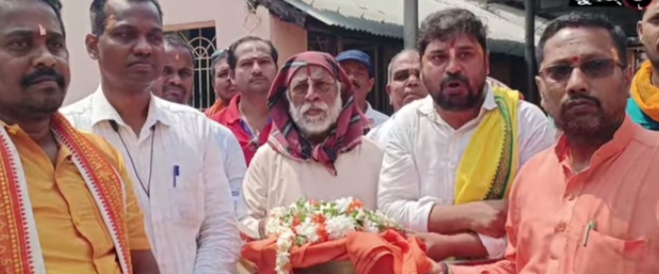 ଗୋ-ସୁରକ୍ଷା ଆଇନ ପ୍ରଣୟନ ଦାବିରେ ରାଷ୍ଟ୍ରପତି, ପ୍ରଧାନମନ୍ତ୍ରୀ, ରାଜ୍ୟପାଳ ଓ ମୁଖ୍ୟମନ୍ତ୍ରୀଙ୍କ ଉଦେଶ୍ୟରେ ଦାବିପତ୍ର ପ୍ରଦାନ ।