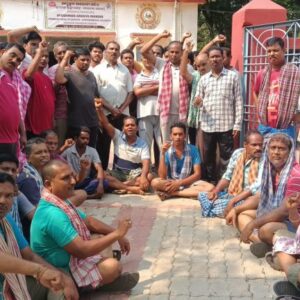 ସରକାରୀ ଡାକ୍ତରଖାନାରେ ତାଲା, ଦୁର୍ଘଟଣାଗ୍ରସ୍ତ ବ୍ୟକ୍ତି ଜରୁରୀ ଚିକିତ୍ସା ନ ପାଇ ମୃତ…… ଅଞ୍ଚଳବାସୀଙ୍କ ଆନ୍ଦୋଳନ